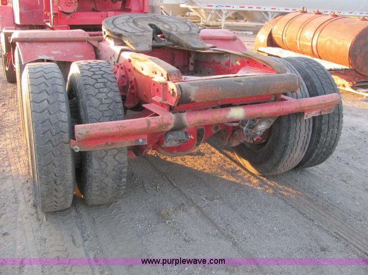 image for item E2789 1977 International F-5070 tandem axle semi truck