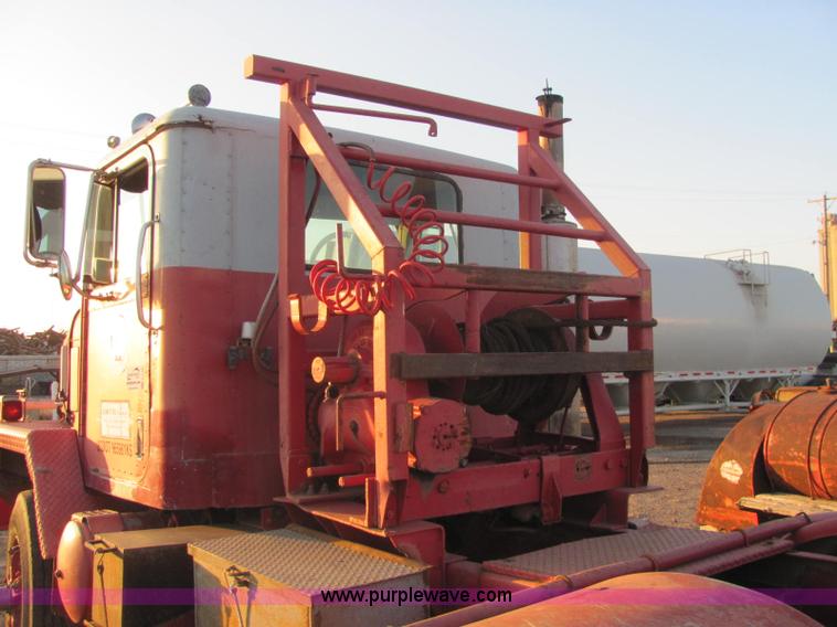 image for item E2789 1977 International F-5070 tandem axle semi truck