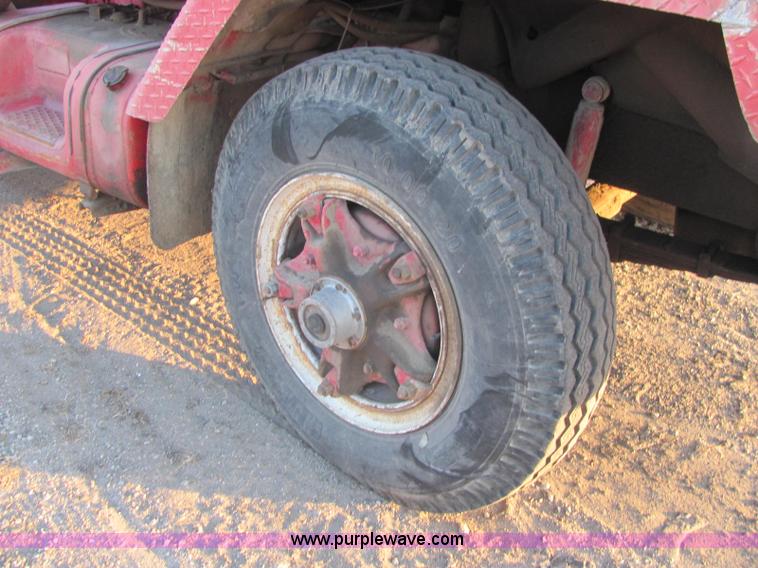 image for item E2789 1977 International F-5070 tandem axle semi truck