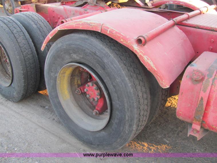 image for item E2789 1977 International F-5070 tandem axle semi truck