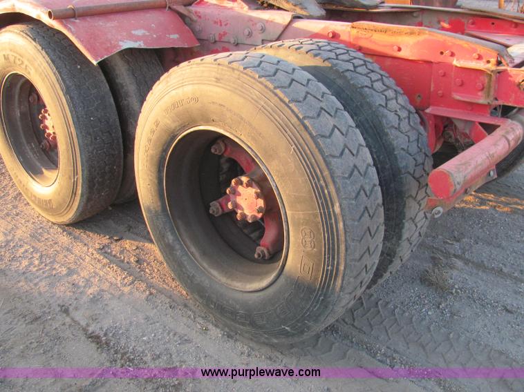 image for item E2789 1977 International F-5070 tandem axle semi truck