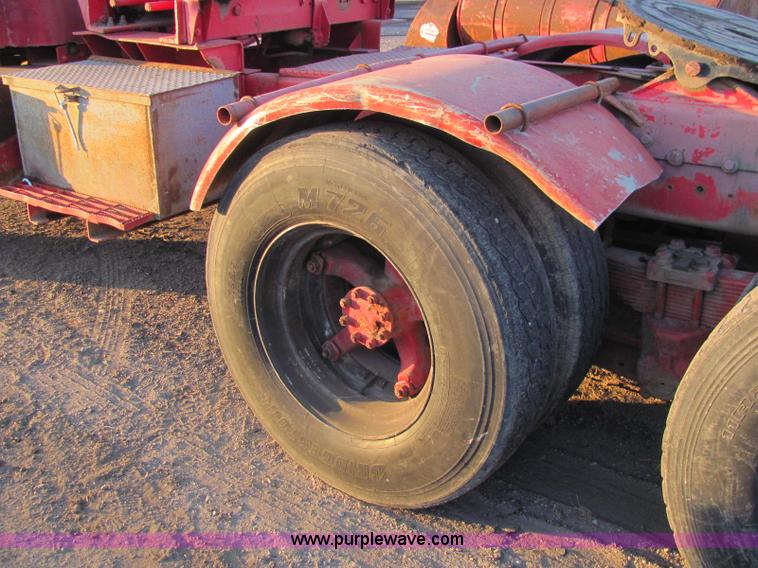 image for item E2789 1977 International F-5070 tandem axle semi truck