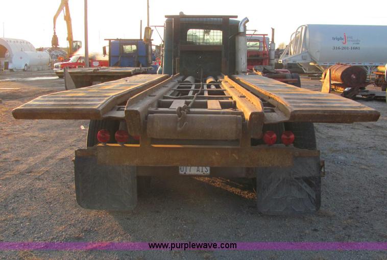 image for item E2790 1974 White Star Western 4864-2 tandem axle roll back truck