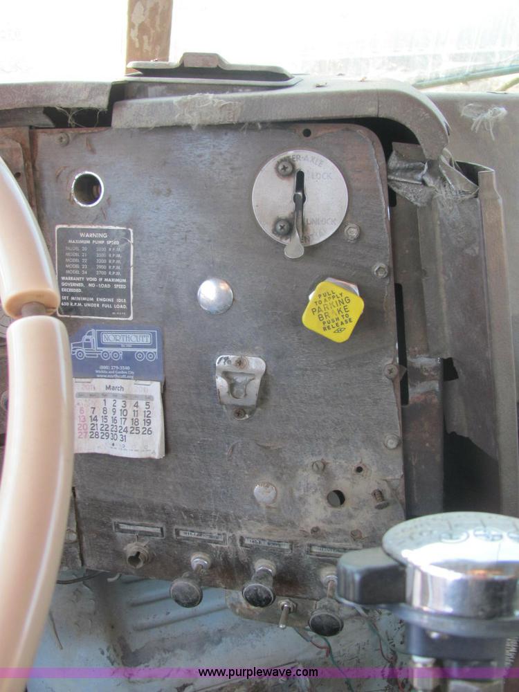 image for item E2790 1974 White Star Western 4864-2 tandem axle roll back truck