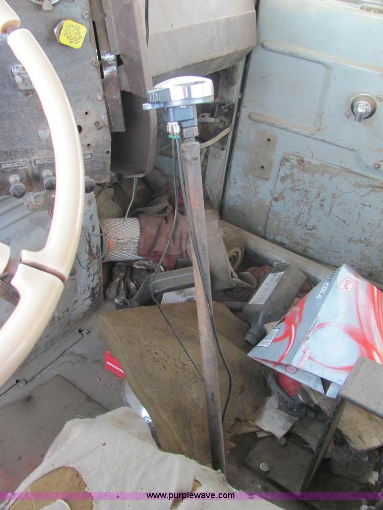 image for item E2790 1974 White Star Western 4864-2 tandem axle roll back truck