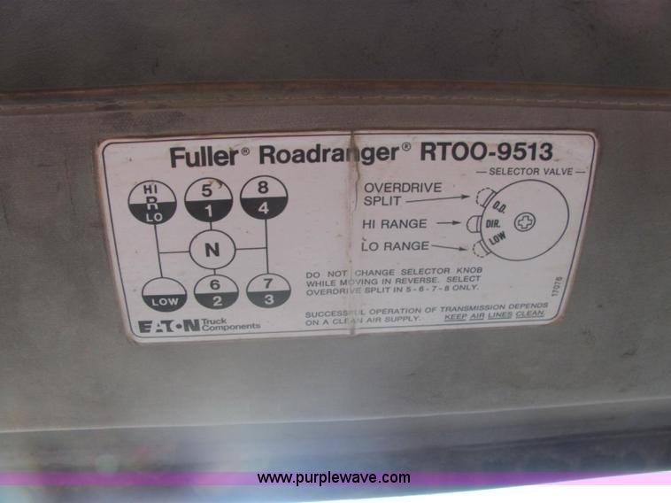 image for item E2790 1974 White Star Western 4864-2 tandem axle roll back truck