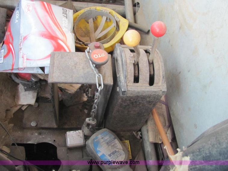 image for item E2790 1974 White Star Western 4864-2 tandem axle roll back truck