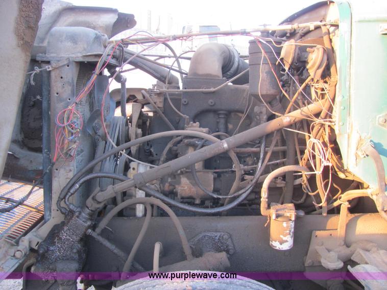 image for item E2790 1974 White Star Western 4864-2 tandem axle roll back truck