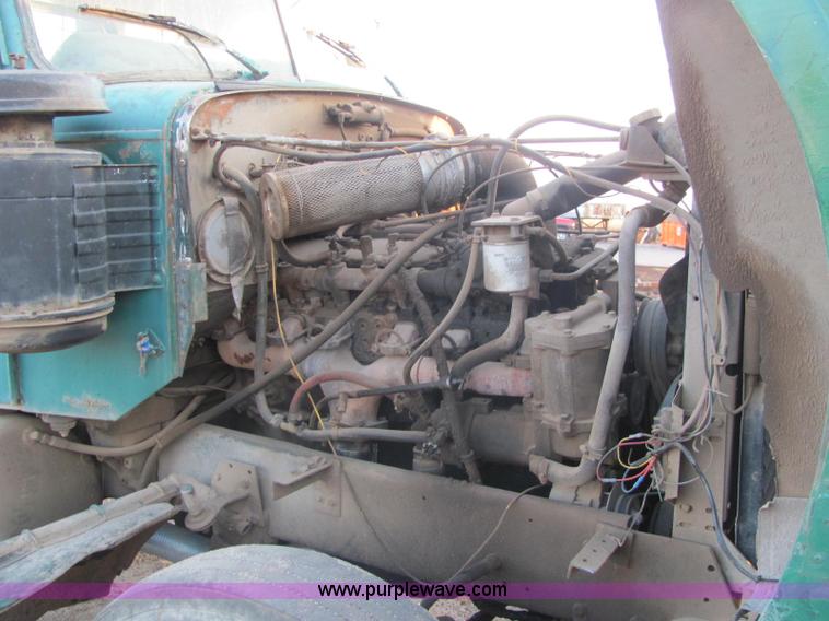 image for item E2790 1974 White Star Western 4864-2 tandem axle roll back truck