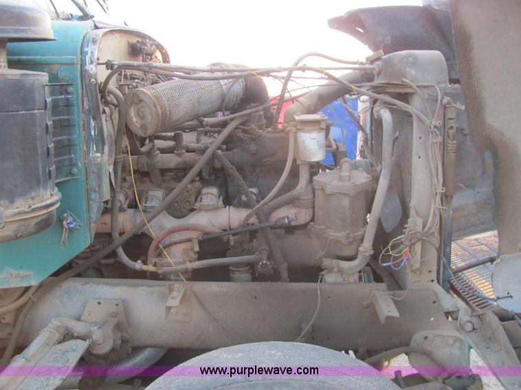 image for item E2790 1974 White Star Western 4864-2 tandem axle roll back truck