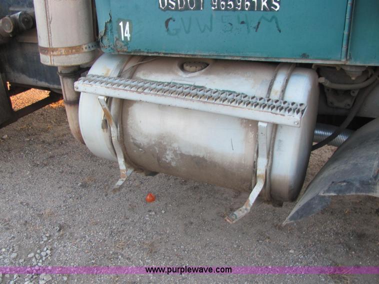 image for item E2790 1974 White Star Western 4864-2 tandem axle roll back truck