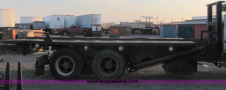 image for item E2790 1974 White Star Western 4864-2 tandem axle roll back truck