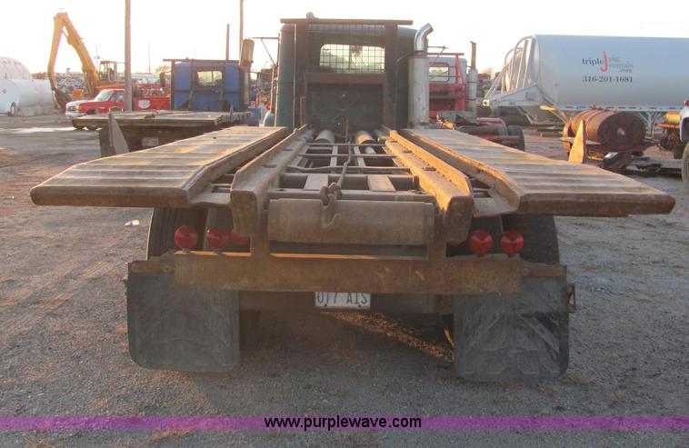 image for item E2790 1974 White Star Western 4864-2 tandem axle roll back truck