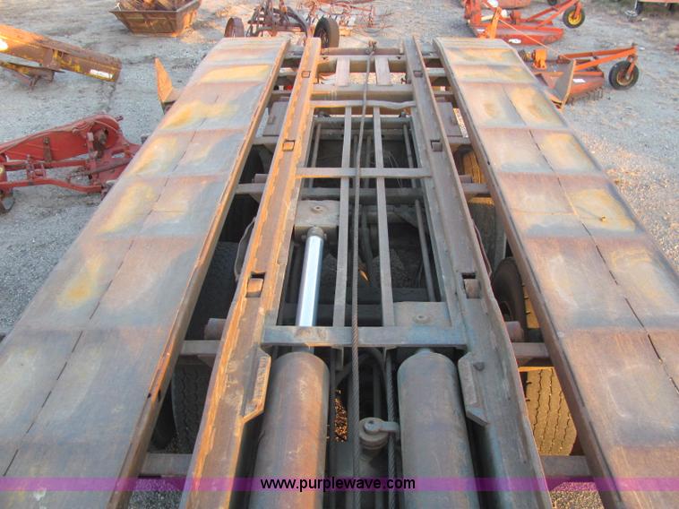 image for item E2790 1974 White Star Western 4864-2 tandem axle roll back truck