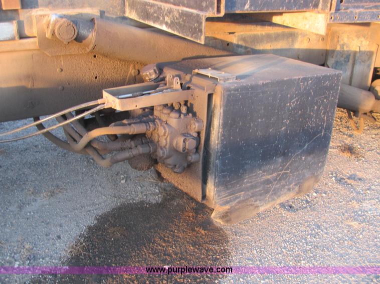 image for item E2790 1974 White Star Western 4864-2 tandem axle roll back truck