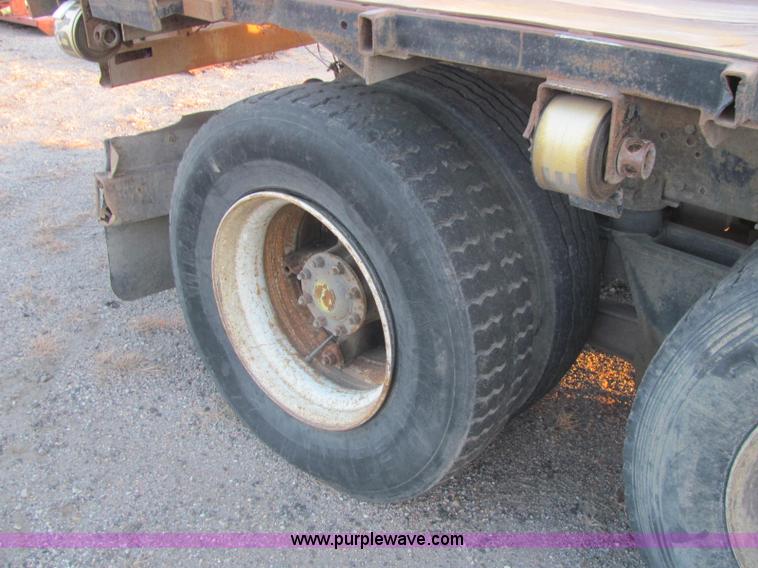 image for item E2790 1974 White Star Western 4864-2 tandem axle roll back truck