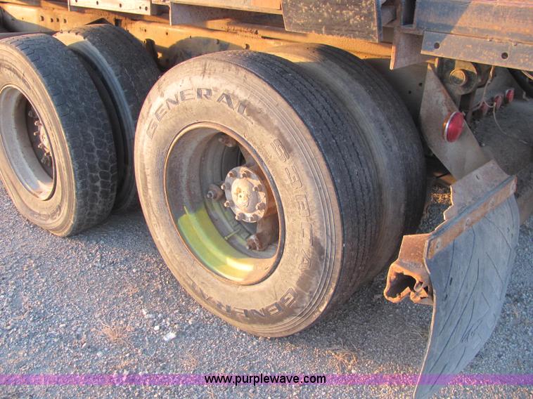 image for item E2790 1974 White Star Western 4864-2 tandem axle roll back truck