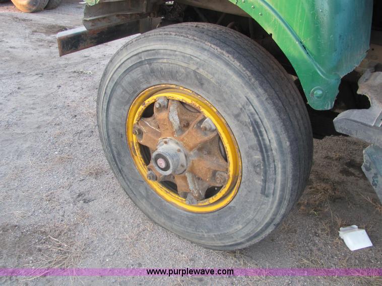 image for item E2790 1974 White Star Western 4864-2 tandem axle roll back truck