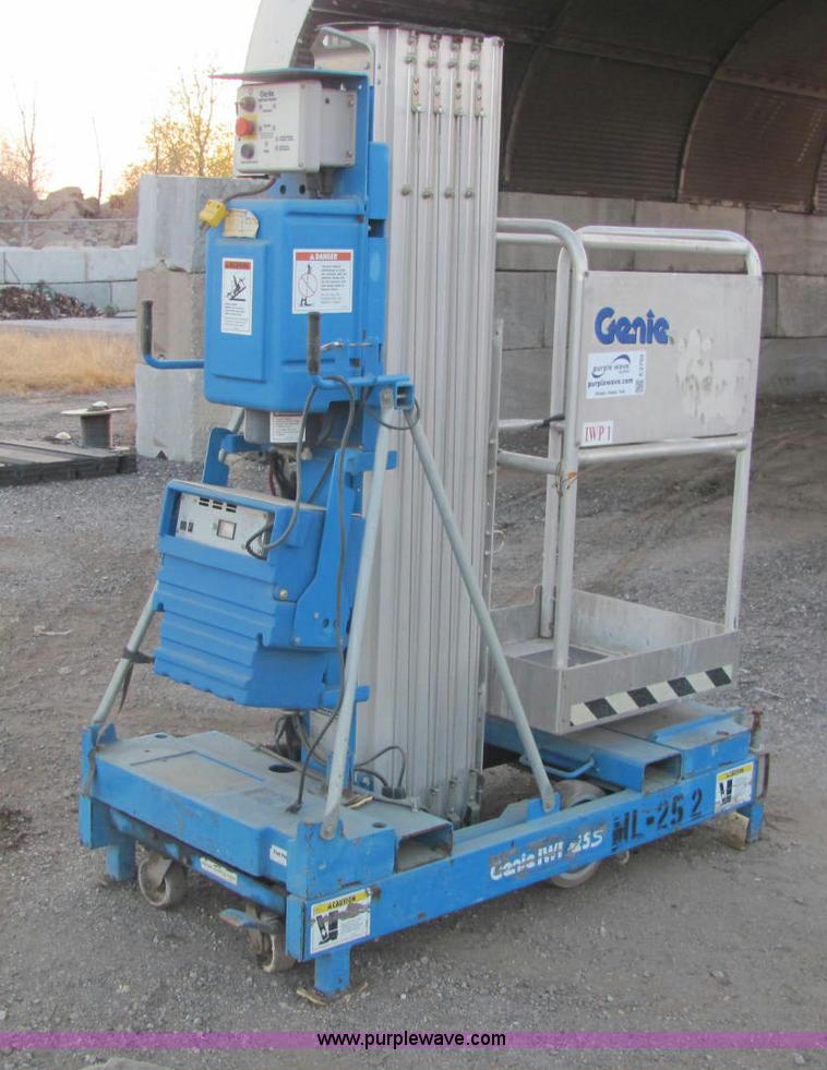 image for item E2792 1999 Genie IWP-255 aerial work platform