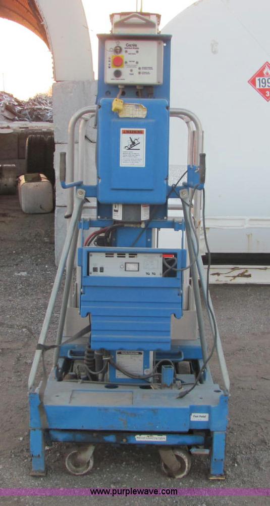 image for item E2792 1999 Genie IWP-255 aerial work platform