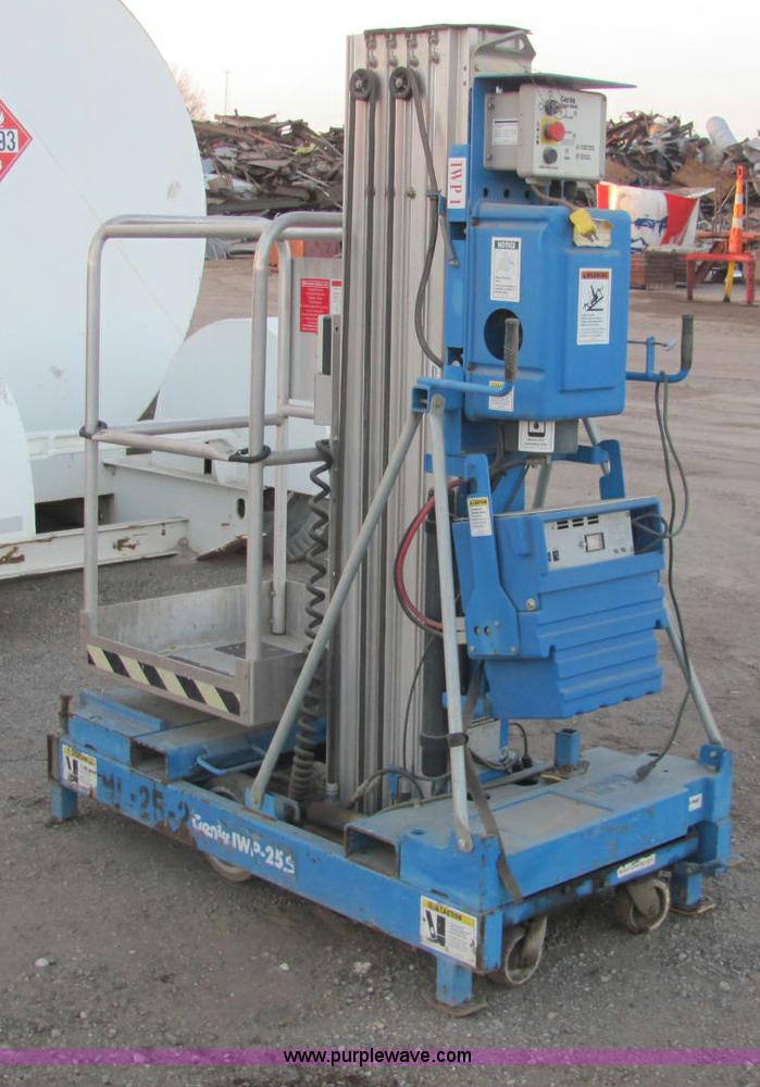 image for item E2792 1999 Genie IWP-255 aerial work platform