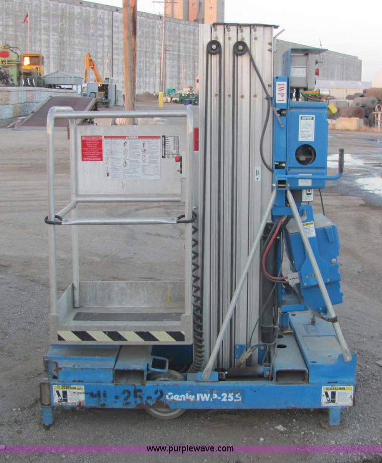 image for item E2792 1999 Genie IWP-255 aerial work platform