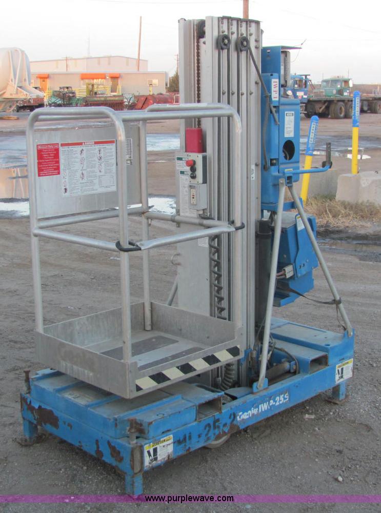 image for item E2792 1999 Genie IWP-255 aerial work platform