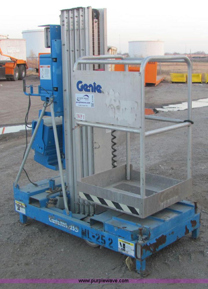 image for item E2792 1999 Genie IWP-255 aerial work platform