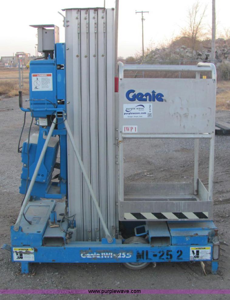 image for item E2792 1999 Genie IWP-255 aerial work platform