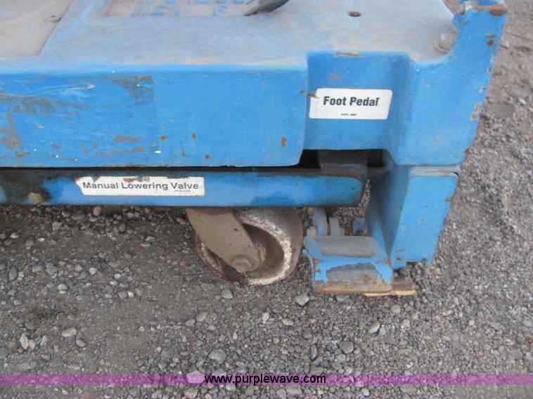 image for item E2792 1999 Genie IWP-255 aerial work platform