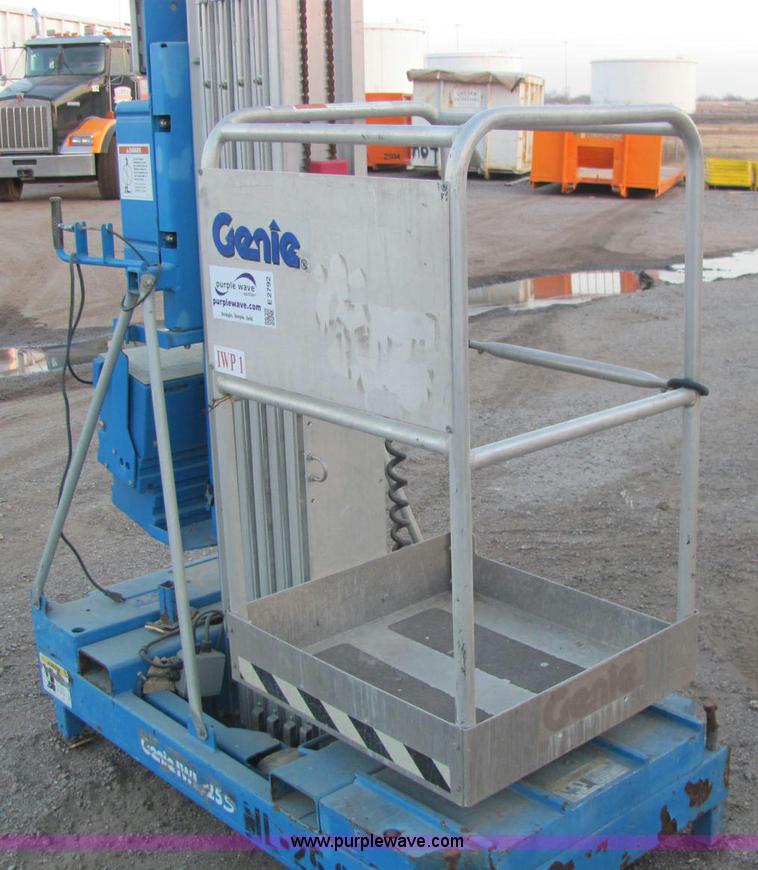 image for item E2792 1999 Genie IWP-255 aerial work platform