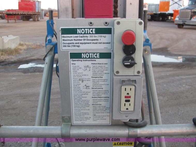 image for item E2792 1999 Genie IWP-255 aerial work platform