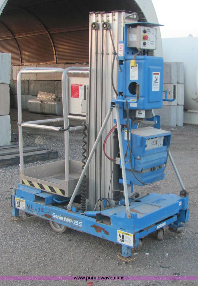 image for item E2793 1999 Genie IWP-255 aerial work platform