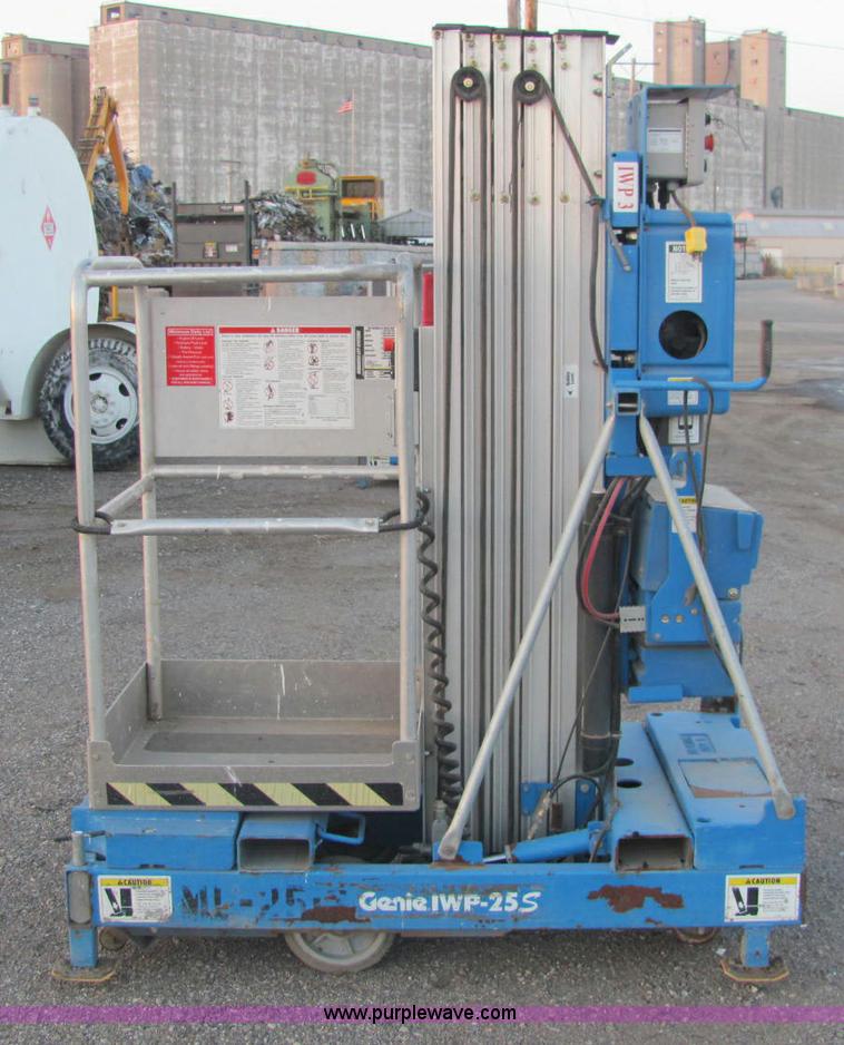 image for item E2793 1999 Genie IWP-255 aerial work platform