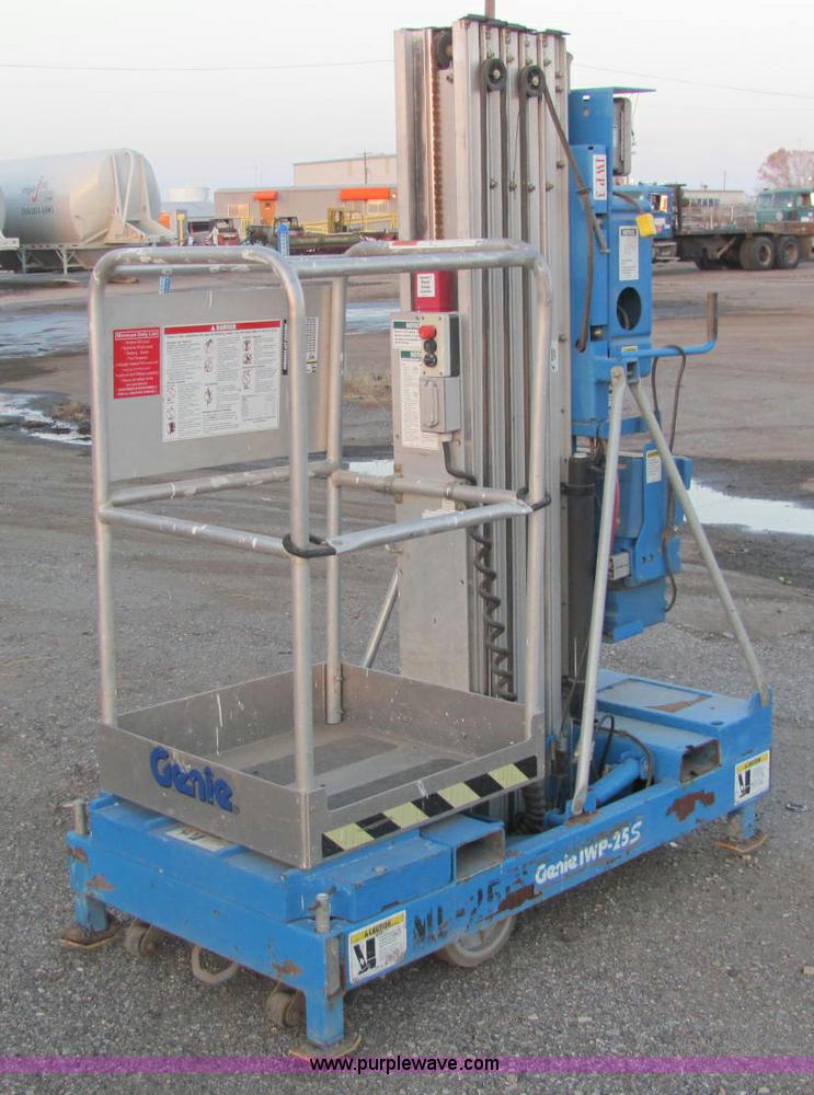 image for item E2793 1999 Genie IWP-255 aerial work platform