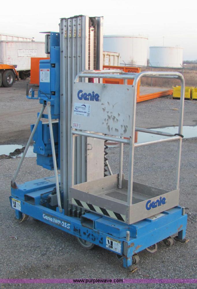 image for item E2793 1999 Genie IWP-255 aerial work platform