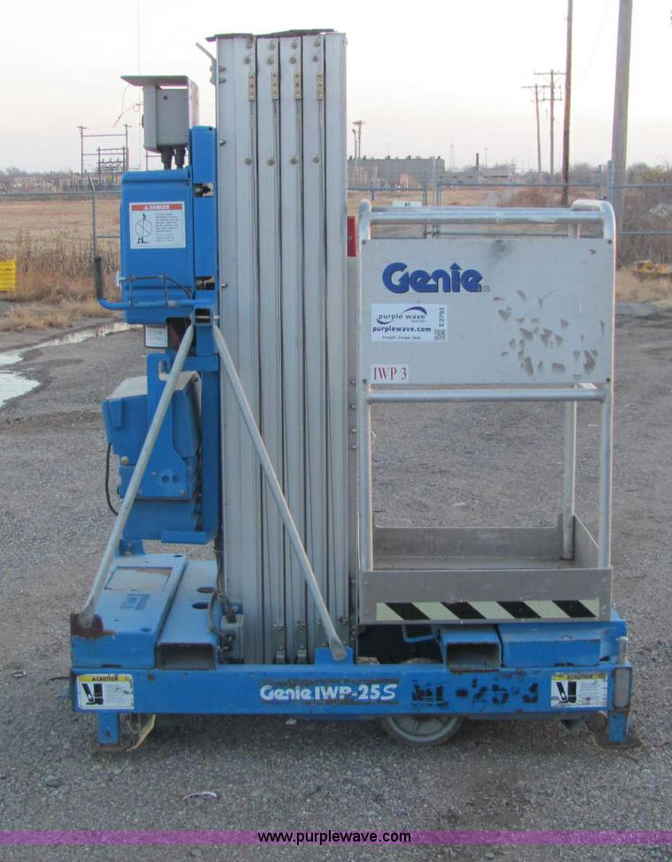 image for item E2793 1999 Genie IWP-255 aerial work platform