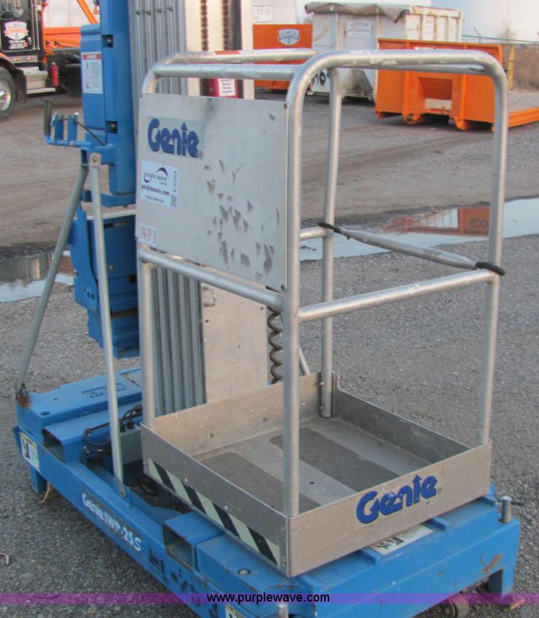 image for item E2793 1999 Genie IWP-255 aerial work platform