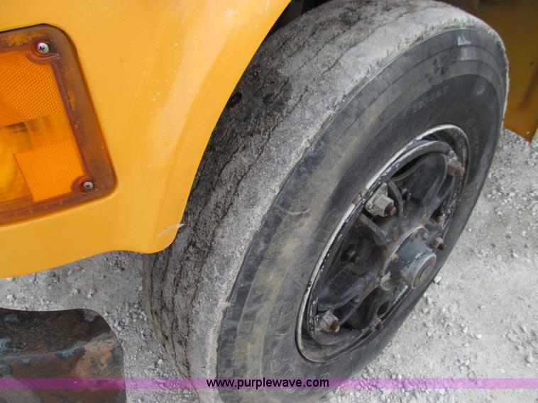 image for item E3595 1993 International Navistar 3800 school bus