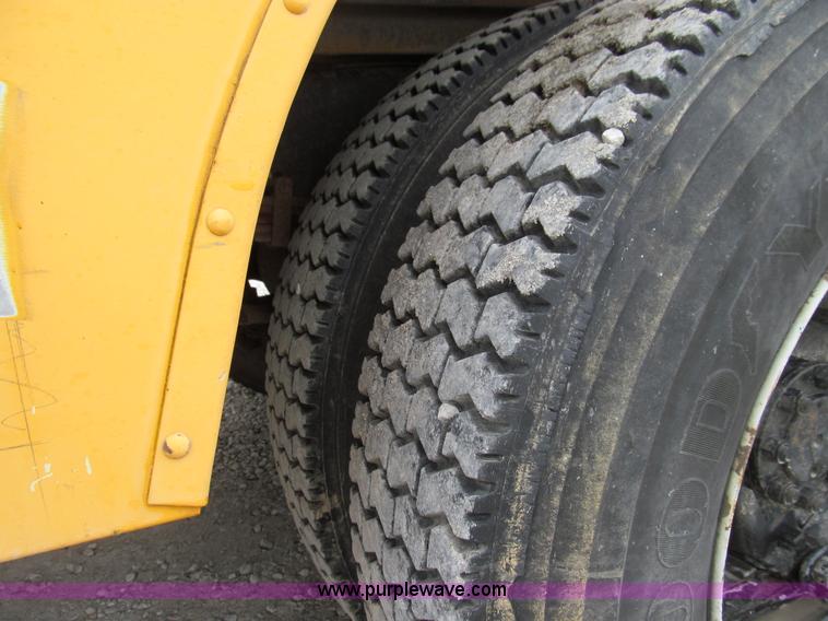 image for item E3595 1993 International Navistar 3800 school bus