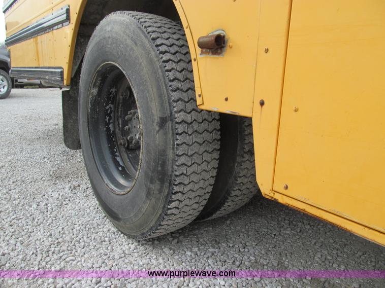 image for item E3595 1993 International Navistar 3800 school bus