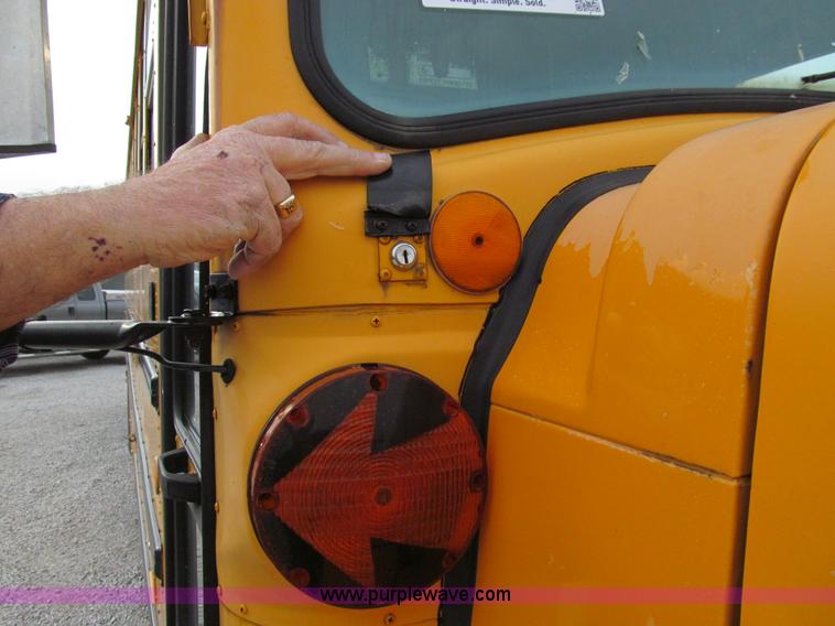 image for item E3595 1993 International Navistar 3800 school bus