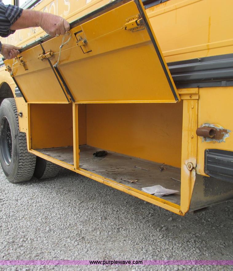 image for item E3595 1993 International Navistar 3800 school bus