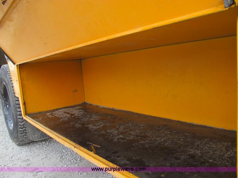 image for item E3595 1993 International Navistar 3800 school bus