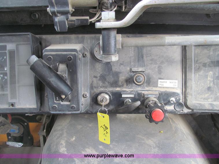 image for item E3595 1993 International Navistar 3800 school bus