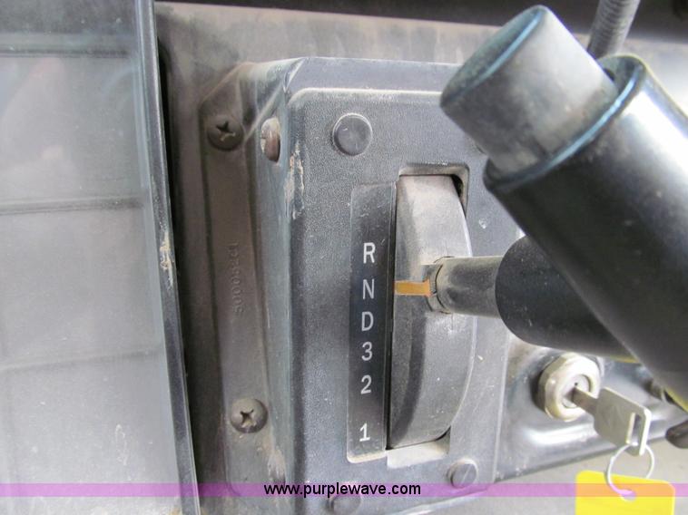 image for item E3595 1993 International Navistar 3800 school bus