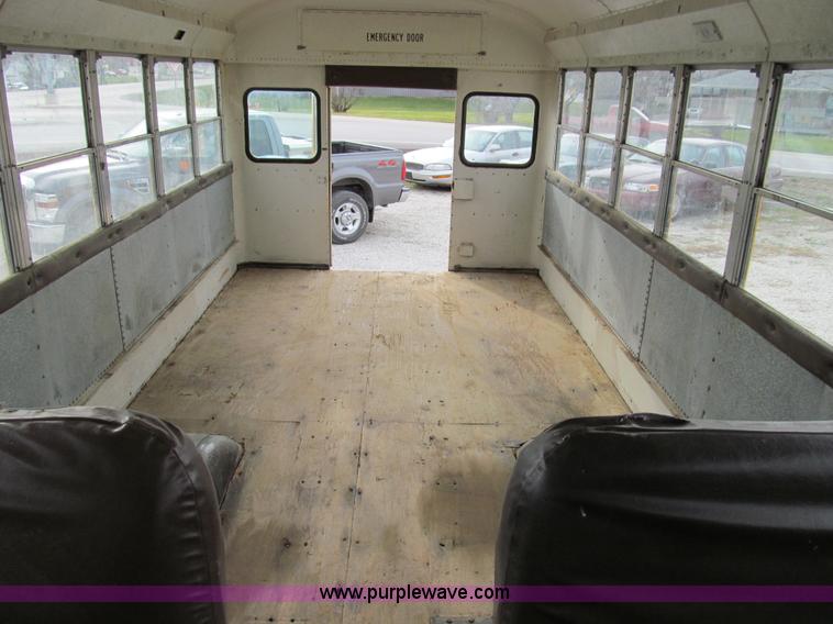 image for item E3595 1993 International Navistar 3800 school bus