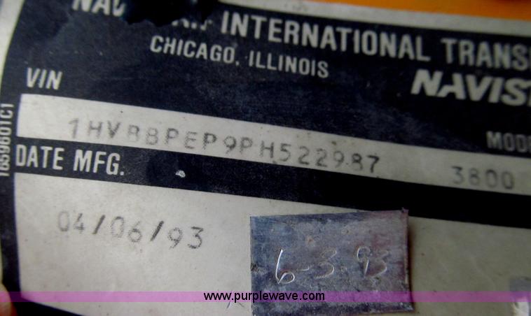 image for item E3595 1993 International Navistar 3800 school bus