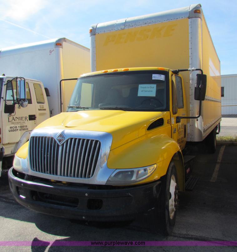 image for item E8127 2004 International DuraStar 4300 box truck