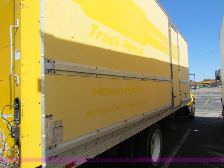 image for item E8127 2004 International DuraStar 4300 box truck